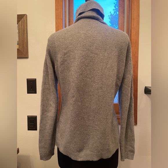 Hathaway Platinum Cashmere Sweater - Picture 2 of 6